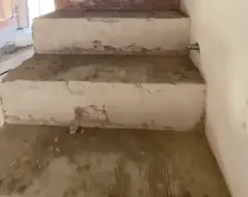 reforma escalera antes